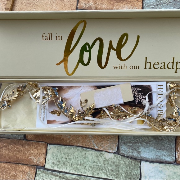 Brides & hairpins Los Angeles headpiece